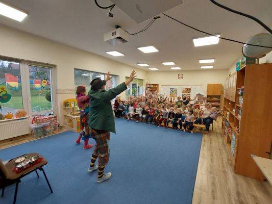 Grafika #37: 17.11.2021 Przedstawienie teatralne pt."Bajki rozmaite J.Brzechwy i J.Tuwima"