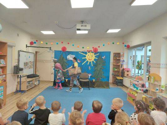 Grafika #44: 17.11.2021 Przedstawienie teatralne pt."Bajki rozmaite J.Brzechwy i J.Tuwima"