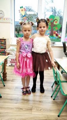 Grafika #5: 05.11.2021 Dzień postaci z bajek gr III