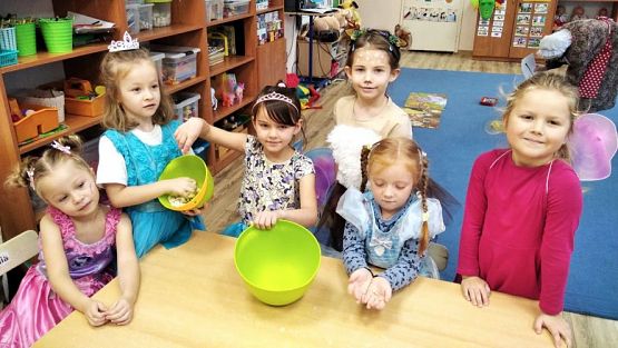 Grafika #7: 05.11.2021 Dzień postaci z bajek gr III