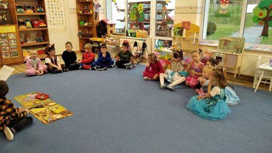 Grafika #10: 05.11.2021 Dzień postaci z bajek gr III