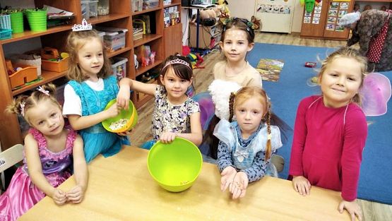 Grafika #16: 05.11.2021 Dzień postaci z bajek gr III