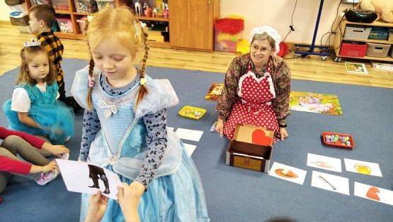 Grafika #25: 05.11.2021 Dzień postaci z bajek gr III