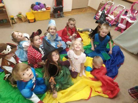 Grafika #8: 05.11.2021 Dzień postaci z bajek gr II