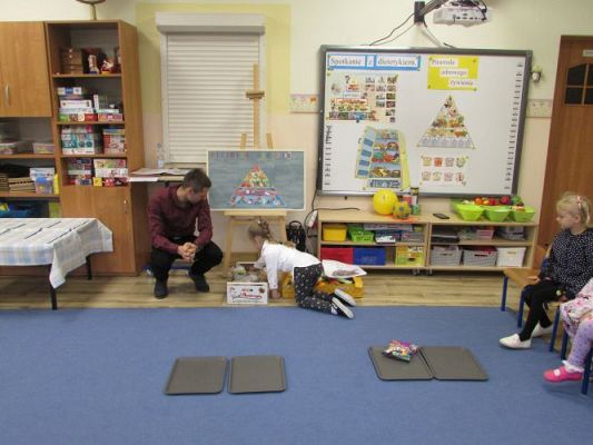 Grafika #10: 22.10.2021 Spotkanie z dietetykiem panem Łukaszem Mielewczykiem