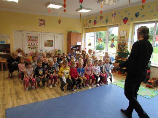 Grafika #1: 12.10.2021 Przedstawienie pt. "Słoń Trąbalski"