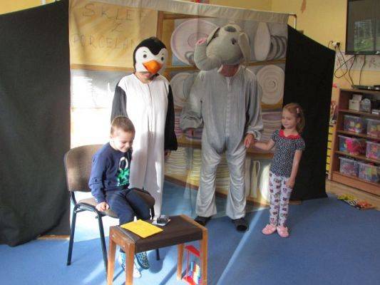 Grafika #10: 12.10.2021 Przedstawienie pt. "Słoń Trąbalski"