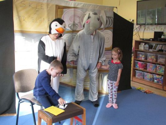 Grafika #11: 12.10.2021 Przedstawienie pt. "Słoń Trąbalski"