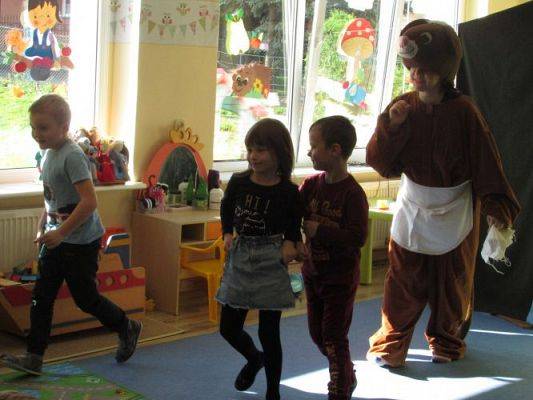 Grafika #31: 12.10.2021 Przedstawienie pt. "Słoń Trąbalski"