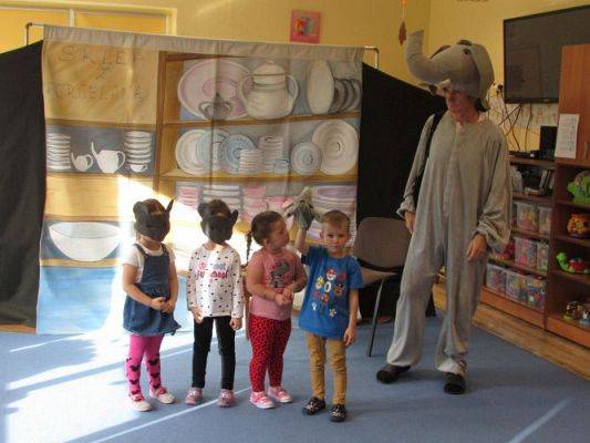 Grafika #42: 12.10.2021 Przedstawienie pt. "Słoń Trąbalski"