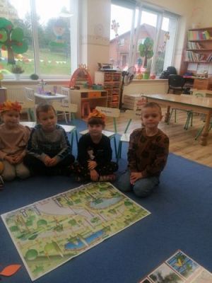 Grafika #4: 11.10.2021 Dzień drzewa gr III