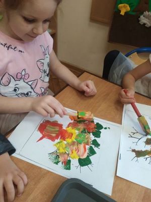Grafika #4: 11.10.2021 Dzień drzewa gr II