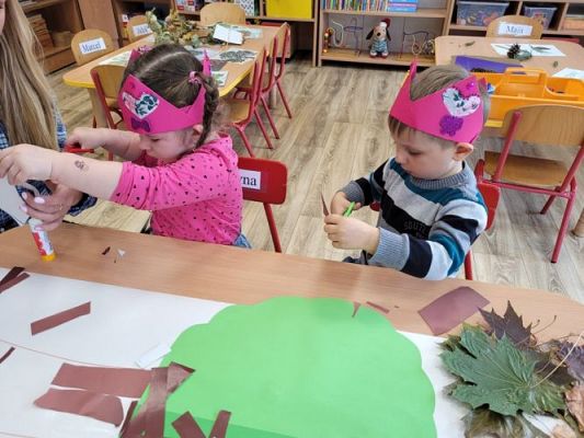 Grafika #4: 11.10.2021 Dzień drzewa gr I