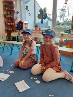 Grafika #1: 08.10.2021 Światowy dzień poczty