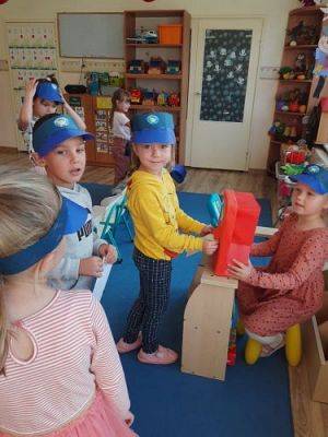 Grafika #9: 08.10.2021 Światowy dzień poczty