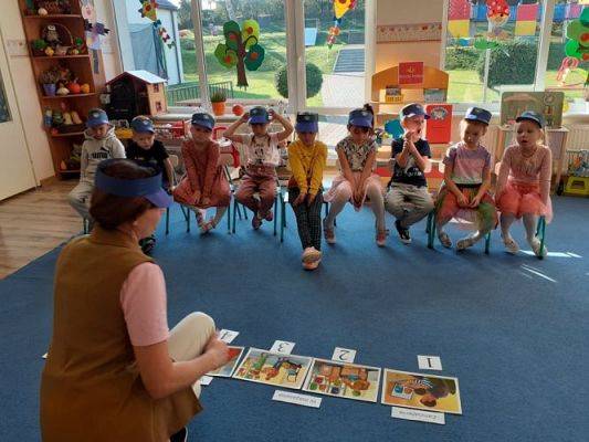 Grafika #16: 08.10.2021 Światowy dzień poczty