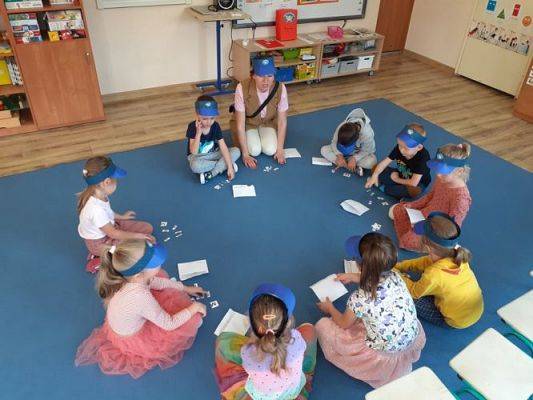 Grafika #34: 08.10.2021 Światowy dzień poczty