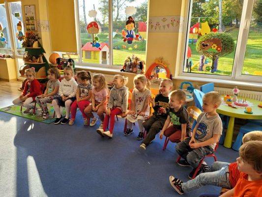 Grafika #43: 08.10.2021 Światowy dzień poczty