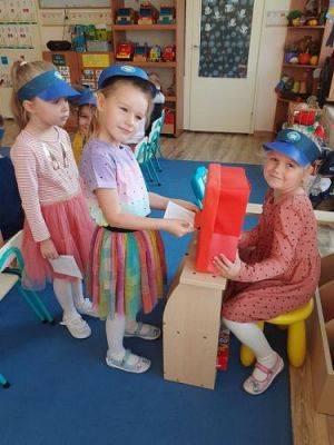 Grafika #81: 08.10.2021 Światowy dzień poczty