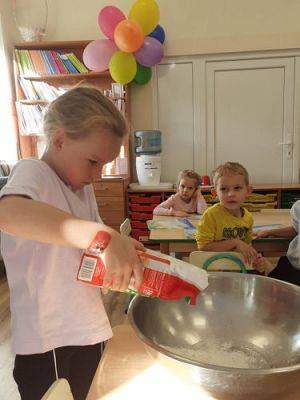 Grafika #4: Warsztaty kreatywne w gr III - Owoce z masy solnej