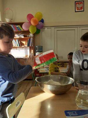 Grafika #9: Warsztaty kreatywne w gr III - Owoce z masy solnej