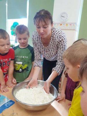 Grafika #12: Warsztaty kreatywne w gr III - Owoce z masy solnej