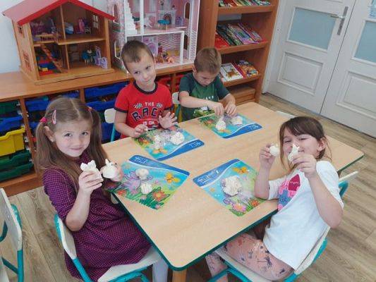 Grafika #21: Warsztaty kreatywne w gr III - Owoce z masy solnej