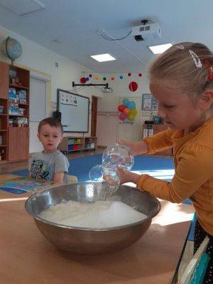 Grafika #23: Warsztaty kreatywne w gr III - Owoce z masy solnej