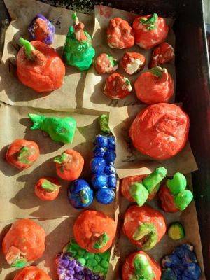 Grafika #24: Warsztaty kreatywne w gr III - Owoce z masy solnej