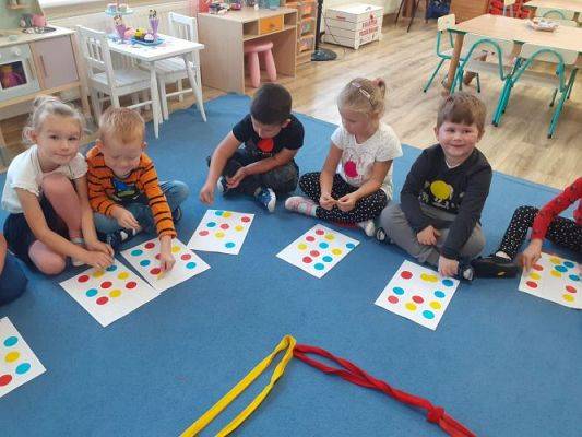 Grafika #0: 16.09.2021 Dzień kropki gr III