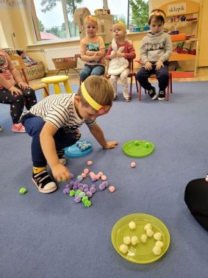 Grafika #33: 16.09.2021 Dzień kropki gr I