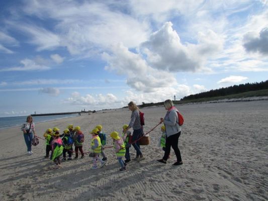 Grafika #35: 15.09.2021 Wycieczka do Łeby - Zabawy na plaży