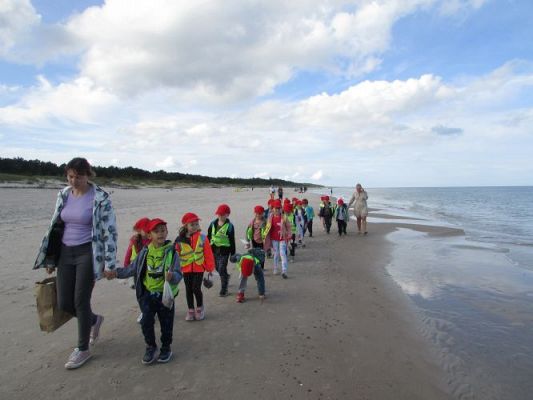 Grafika #50: 15.09.2021 Wycieczka do Łeby - Zabawy na plaży