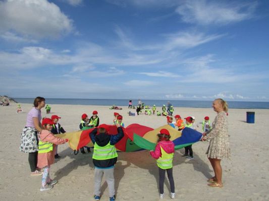 Grafika #63: 15.09.2021 Wycieczka do Łeby - Zabawy na plaży