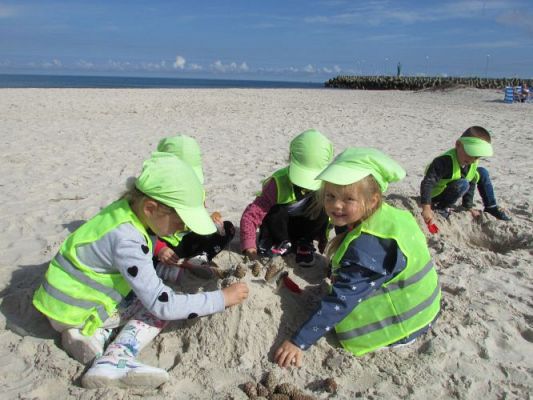 Grafika #82: 15.09.2021 Wycieczka do Łeby - Zabawy na plaży