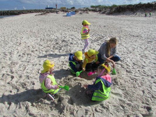 Grafika #86: 15.09.2021 Wycieczka do Łeby - Zabawy na plaży