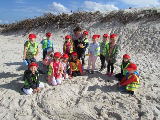 Grafika #90: 15.09.2021 Wycieczka do Łeby - Zabawy na plaży