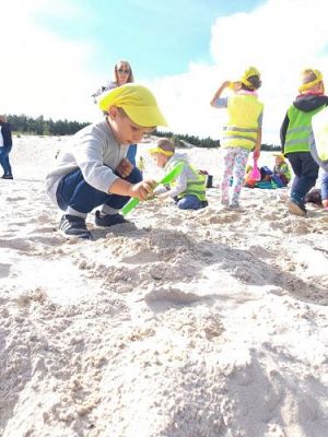 Grafika #1: 15.09.2021 Wycieczka do Łeby - Zabawy na plaży
