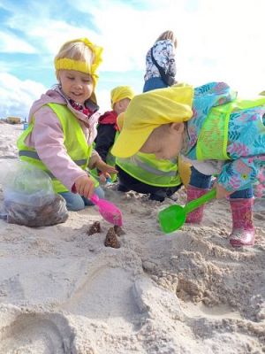 Grafika #18: 15.09.2021 Wycieczka do Łeby - Zabawy na plaży