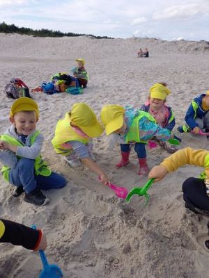 Grafika #22: 15.09.2021 Wycieczka do Łeby - Zabawy na plaży