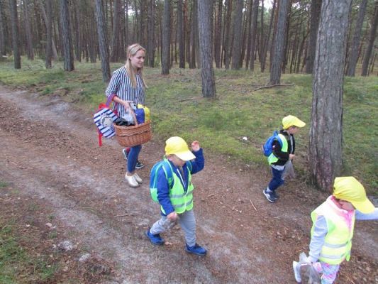 Grafika #34: 15.09.2021 Wycieczka do Łeby - Spacer po lesie