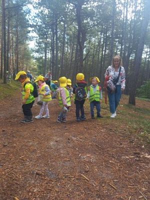 Grafika #1: 15.09.2021 Wycieczka do Łeby - Spacer po lesie