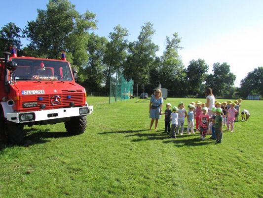 Grafika #0: 10.09.2021 Pokaz pojazdów służb mundurowych