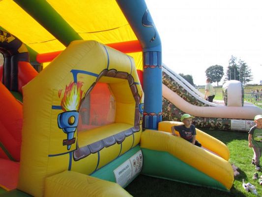 Grafika #0: 10.09.2021 Zabawy na dmuchanym placu zabaw