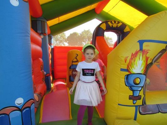 Grafika #1: 10.09.2021 Zabawy na dmuchanym placu zabaw