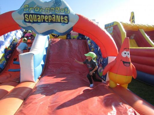 Grafika #10: 10.09.2021 Zabawy na dmuchanym placu zabaw