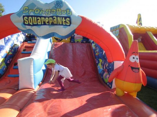 Grafika #11: 10.09.2021 Zabawy na dmuchanym placu zabaw