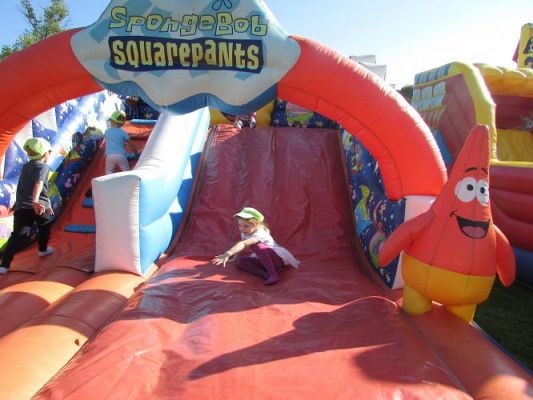 Grafika #15: 10.09.2021 Zabawy na dmuchanym placu zabaw