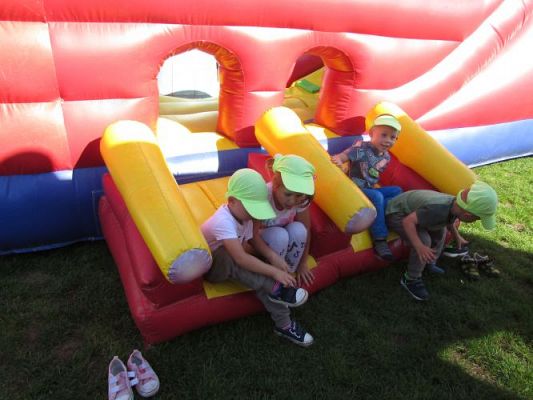 Grafika #17: 10.09.2021 Zabawy na dmuchanym placu zabaw