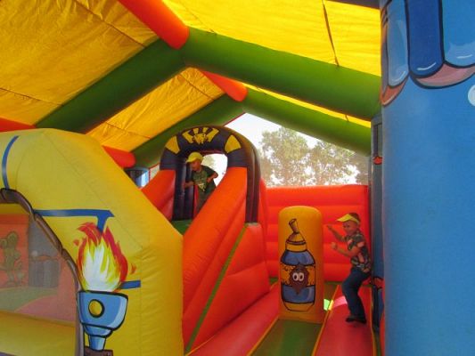 Grafika #18: 10.09.2021 Zabawy na dmuchanym placu zabaw